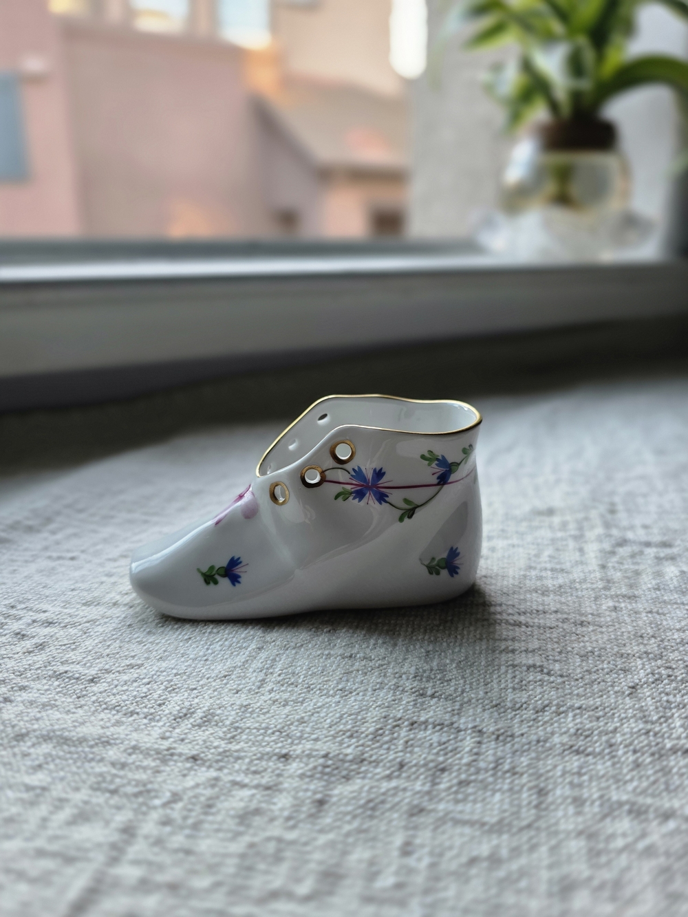 ✨ Stunning Authentic Herend Hungary Hand-Painted Fine China Baby Shoe Figurine ✨